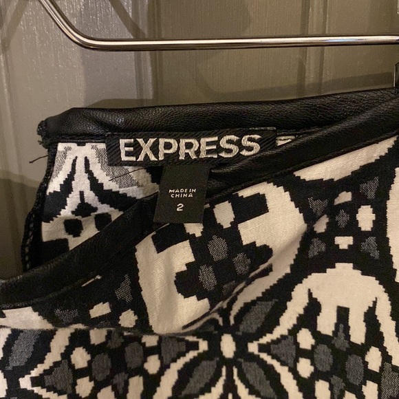 EXPRESS Retro Patterned Mini Skirt - Picture 4 of 5